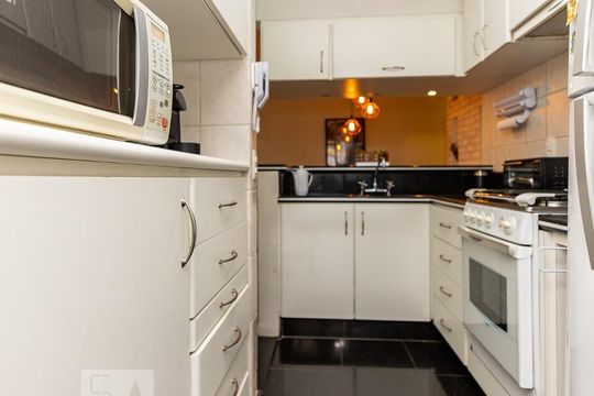 Cozinha de apartamento à venda com 2 quartos, 55m² em Indianópolis, São Paulo