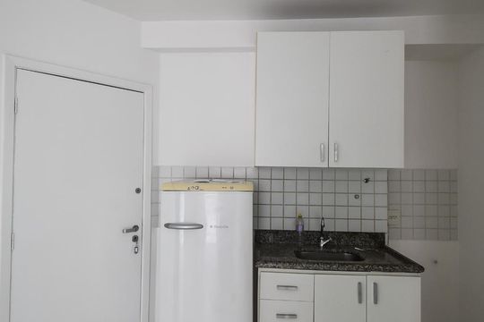 Cozinha de apartamento para alugar com 1 quarto, 30m² em Pinheiros, São Paulo