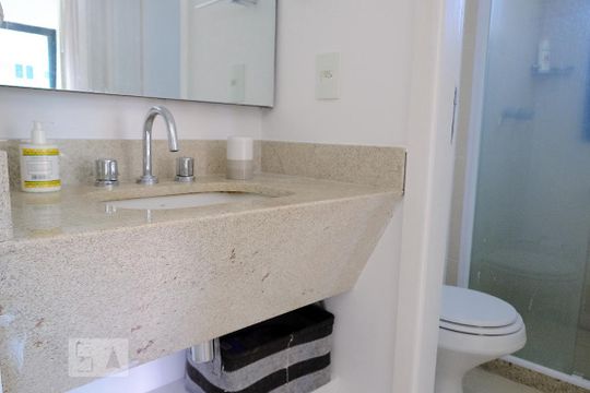 Banheiro de apartamento à venda com 1 quarto, 40m² em Jacarepaguá, Rio de Janeiro