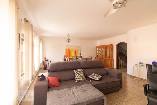 Sala de casa à venda com 4 quartos, 354m² em Vila Gilda, Santo André