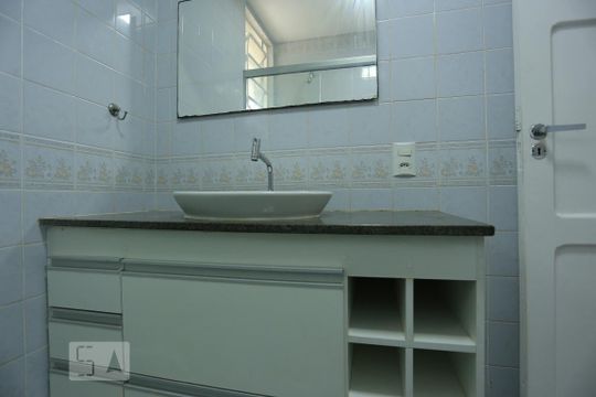 Banheiro Social de apartamento à venda com 2 quartos, 55m² em Tijuca, Rio de Janeiro