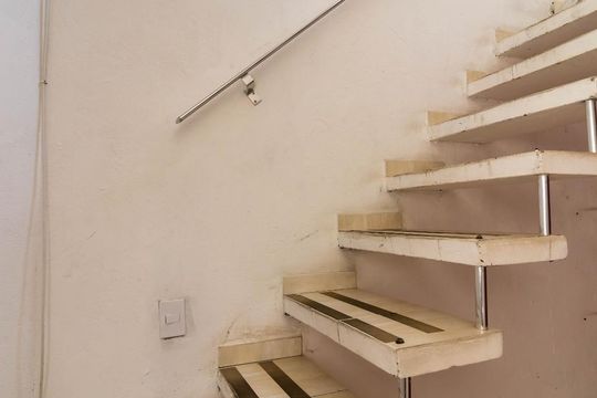 Escada de casa para alugar com 1 quarto, 65m² em Vila Brasilina, São Paulo