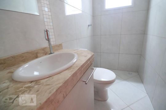 Banheiro Social de apartamento à venda com 2 quartos, 60m² em Santa Teresinha, Santo André