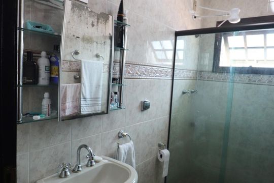 Banheiro da Suíte 1 de casa à venda com 3 quartos, 233m² em Vila Floresta, Santo André