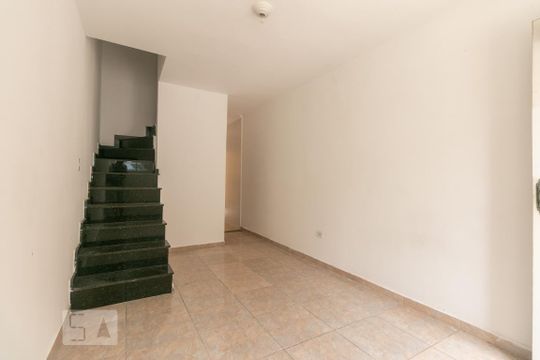 Sala de casa de condomínio para alugar com 2 quartos, 60m² em Vila Granada, São Paulo