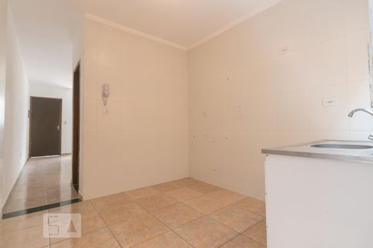 Cozinha de casa de condomínio para alugar com 2 quartos, 60m² em Vila Granada, São Paulo