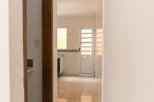 Corredor de casa de condomínio para alugar com 2 quartos, 60m² em Vila Granada, São Paulo