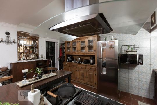 Cozinha de casa para alugar com 4 quartos, 260m² em Liberdade, São Paulo