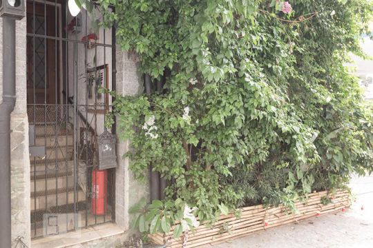 Fachada de casa para alugar com 4 quartos, 260m² em Liberdade, São Paulo