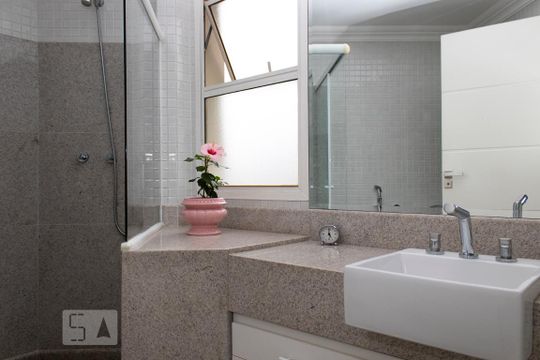 Banheiro da Suíte do Casal de apartamento à venda com 3 quartos, 316m² em Vila Ester (zona Norte), São Paulo