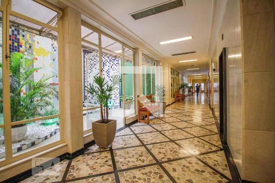 Hall de entrada de apartamento para alugar com 1 quarto, 75m² em Bela Vista, São Paulo