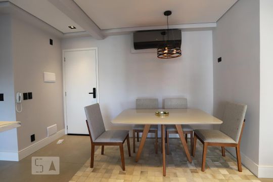 Sala de apartamento para alugar com 2 quartos, 67m² em Empresarial 18 do Forte, Barueri