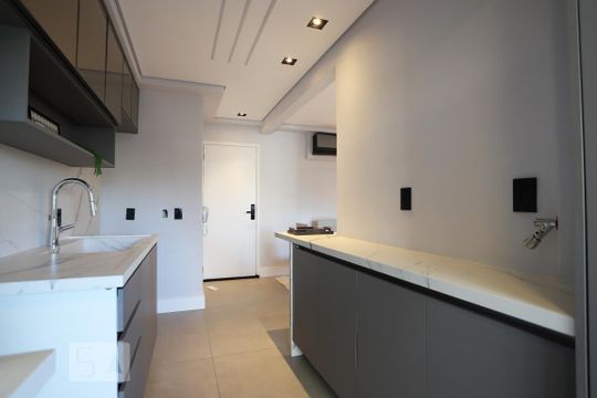Cozinha de apartamento para alugar com 2 quartos, 67m² em Empresarial 18 do Forte, Barueri