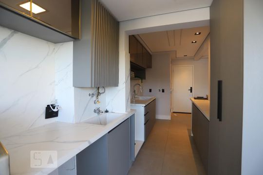 Área de serviço de apartamento para alugar com 2 quartos, 67m² em Empresarial 18 do Forte, Barueri