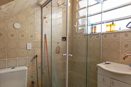 Banheiro Social de casa à venda com 4 quartos, 100m² em Neves, Rio de Janeiro