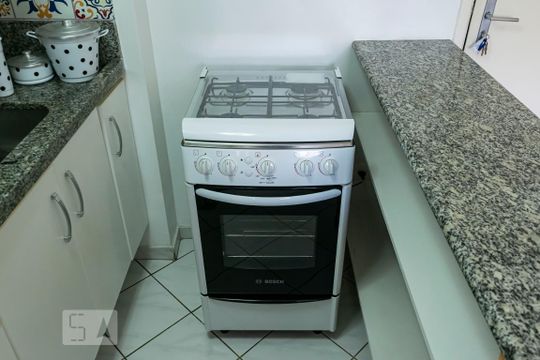 Cozinha de apartamento para alugar com 1 quarto, 47m² em Aclimação, São Paulo