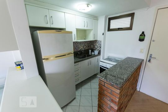 Cozinha de apartamento para alugar com 1 quarto, 47m² em Aclimação, São Paulo