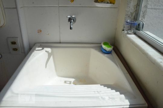Área comum de serviço de apartamento para alugar com 3 quartos, 67m² em Engenho de Dentro, Rio de Janeiro