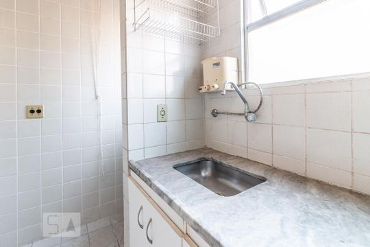 Cozinha de apartamento para alugar com 3 quartos, 67m² em Buritis, Belo Horizonte