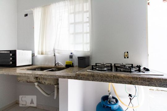 Cozinha de apartamento para alugar com 1 quarto, 30m² em Cidade Monções, São Paulo