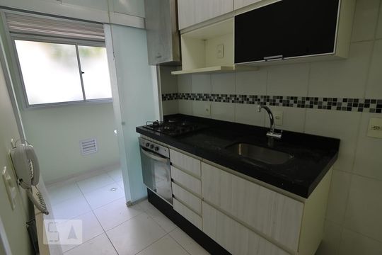 Cozinha de apartamento para alugar com 2 quartos, 44m² em Água Branca, São Paulo