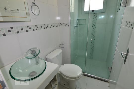 Banheiro de apartamento para alugar com 2 quartos, 44m² em Água Branca, São Paulo