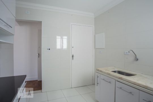 Cozinha de apartamento para alugar com 2 quartos, 62m² em Santa Teresinha, São Paulo
