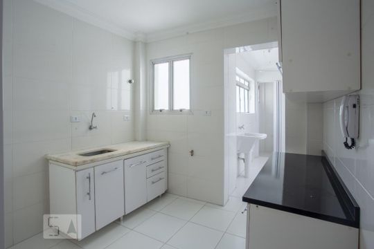Cozinha de apartamento para alugar com 2 quartos, 62m² em Santa Teresinha, São Paulo