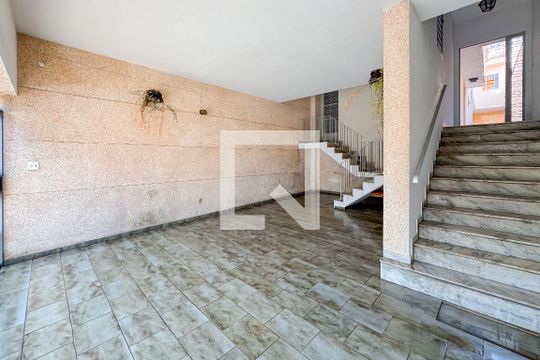 Área comum de casa à venda com 4 quartos, 200m² em Vila Monumento, São Paulo