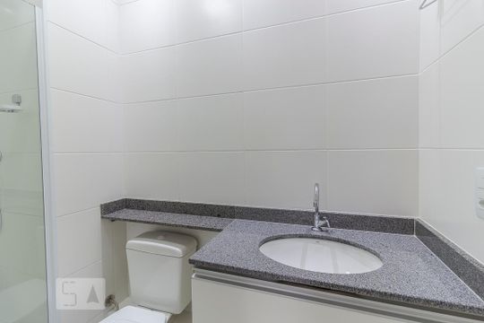Banheiro de apartamento para alugar com 2 quartos, 34m² em Jurubatuba, São Paulo