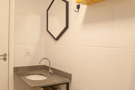 Banheiro de apartamento para alugar com 1 quarto, 33m² em Barra Funda, São Paulo
