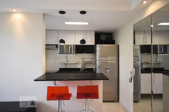 Cozinha de apartamento para alugar com 2 quartos, 49m² em Vila Andrade, São Paulo