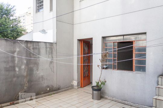 Quintal de casa à venda com 3 quartos, 250m² em Bosque da Saúde, São Paulo