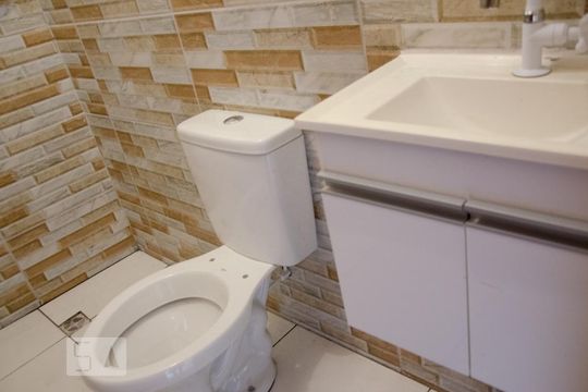 Banheiro de apartamento para alugar com 1 quarto, 85m² em Parque Novo Mundo, São Paulo
