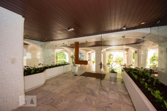 Hall de Entrada de apartamento à venda com 3 quartos, 150m² em Petrópolis, Porto Alegre