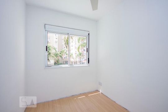 Quarto 1 de apartamento para alugar com 3 quartos, 69m² em Vila Ipiranga, Porto Alegre
