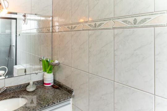 Banheiro da Suite de casa de condomínio à venda com 3 quartos, 101m² em Vila Pierina, São Paulo