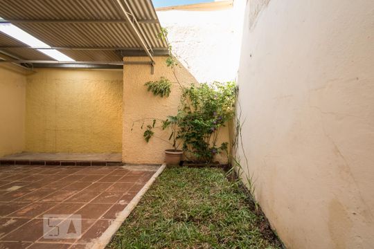 Quintal de casa à venda com 2 quartos, 85m² em Campo Belo, São Paulo