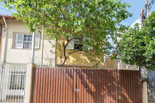 Fachada de casa à venda com 2 quartos, 85m² em Campo Belo, São Paulo