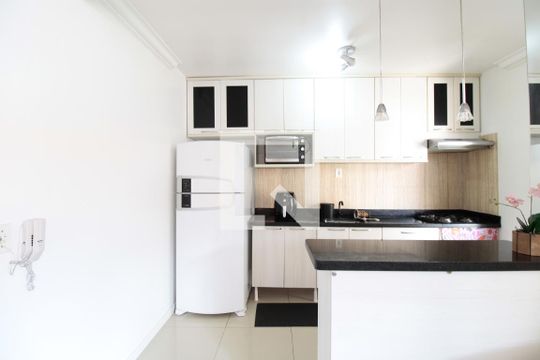 Cozinha de casa de condomínio à venda com 2 quartos, 100m² em Olaria, Canoas