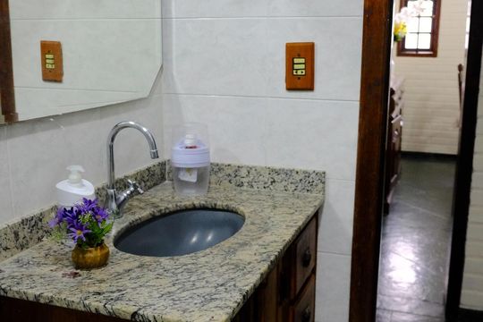 Banheiro social de casa à venda com 3 quartos, 159m² em Curicica, Rio de Janeiro