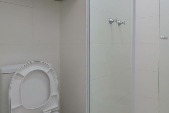 Banheiro de kitnet/studio para alugar com 1 quarto, 39m² em Vila Mariana, São Paulo