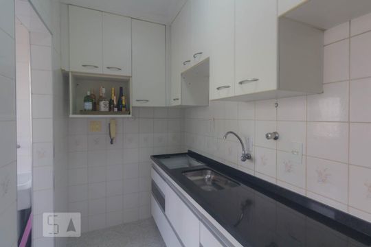 Cozinha de apartamento para alugar com 2 quartos, 47m² em Jardim Prudência, São Paulo