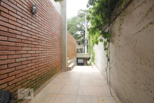 Corredor externo de casa à venda com 5 quartos, 500m² em Cidade Jardim, São Paulo