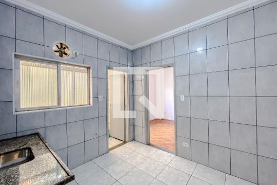 Cozinha de apartamento para alugar com 1 quarto, 45m² em Canindé, São Paulo