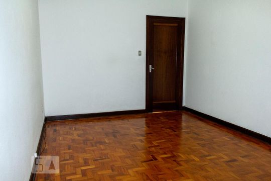 Quarto 1 de casa para alugar com 2 quartos, 120m² em Cambuci, São Paulo