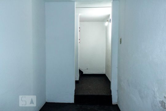 Porão de casa para alugar com 2 quartos, 120m² em Cambuci, São Paulo