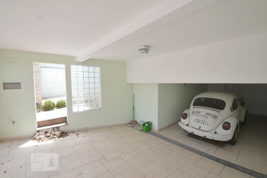 Garagem de casa para alugar com 6 quartos, 556m² em Jardim da Saúde, São Paulo