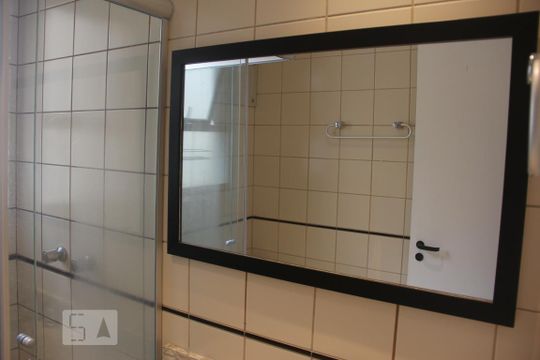 Banheiro de apartamento para alugar com 1 quarto, 36m² em Vila Monte Alegre, São Paulo