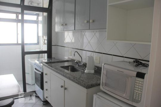 Cozinha de apartamento para alugar com 1 quarto, 36m² em Vila Monte Alegre, São Paulo